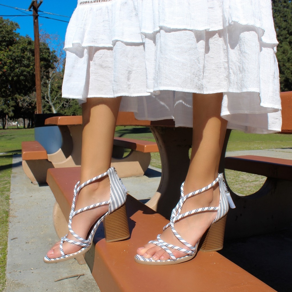 🚨//The Cassidy// blue and white Strappy heel - Picture 6 of 8